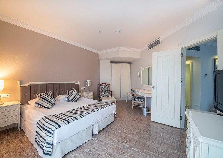 Crystal Tat Beach Golf Resort & Spa 