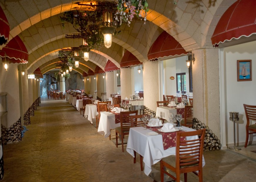 Crystal Sunrise Queen Luxury Resort & Spa  