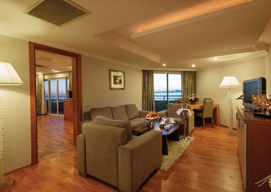 Crystal Admiral Resort Suites Spa 