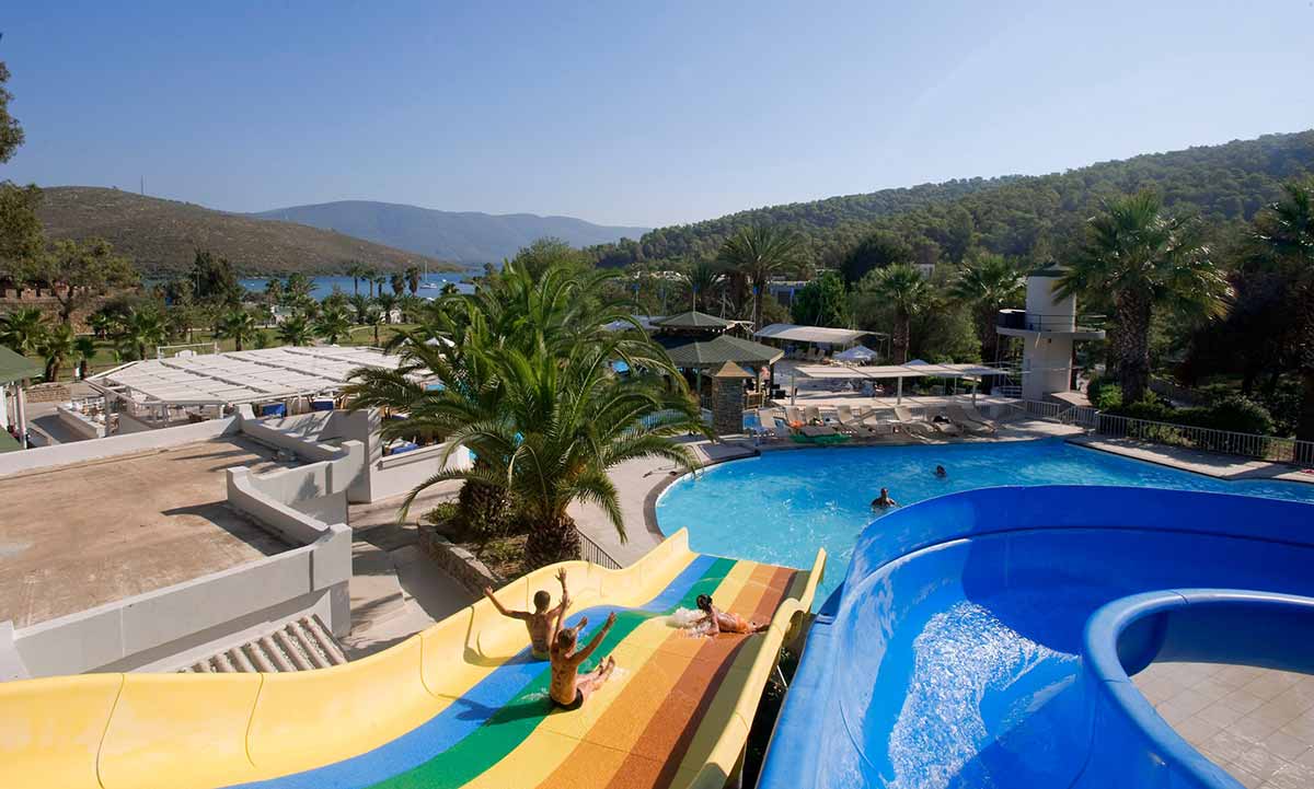 Crystal Green Bay Resort & Spa